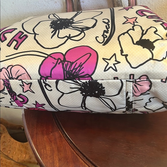 Coach Floral Poppy Art Tote Bag - Picture 9 of 15